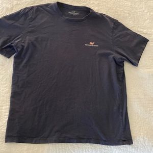 Navy Blue Vineyard Vines mens t-shirt. Mens size Large